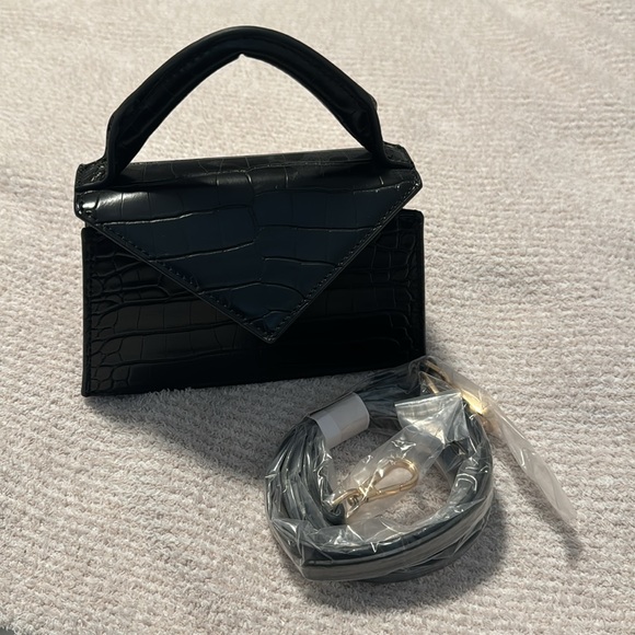 HEMINCUFF x STEF VEGAN LEATHER CROC MINI BAG IN BLACK - Picture 2 of 4